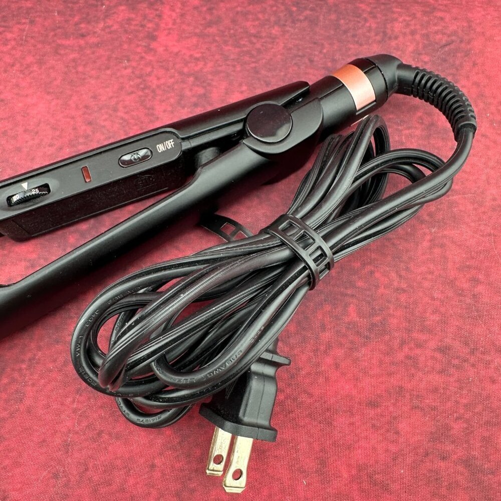 INFINITYPRO by CONAIR ROSE GOLD CERAMIC FLAT IRON, MODEL"CS810RGT" 1" WIDE PLATE - Picture 8 of 10